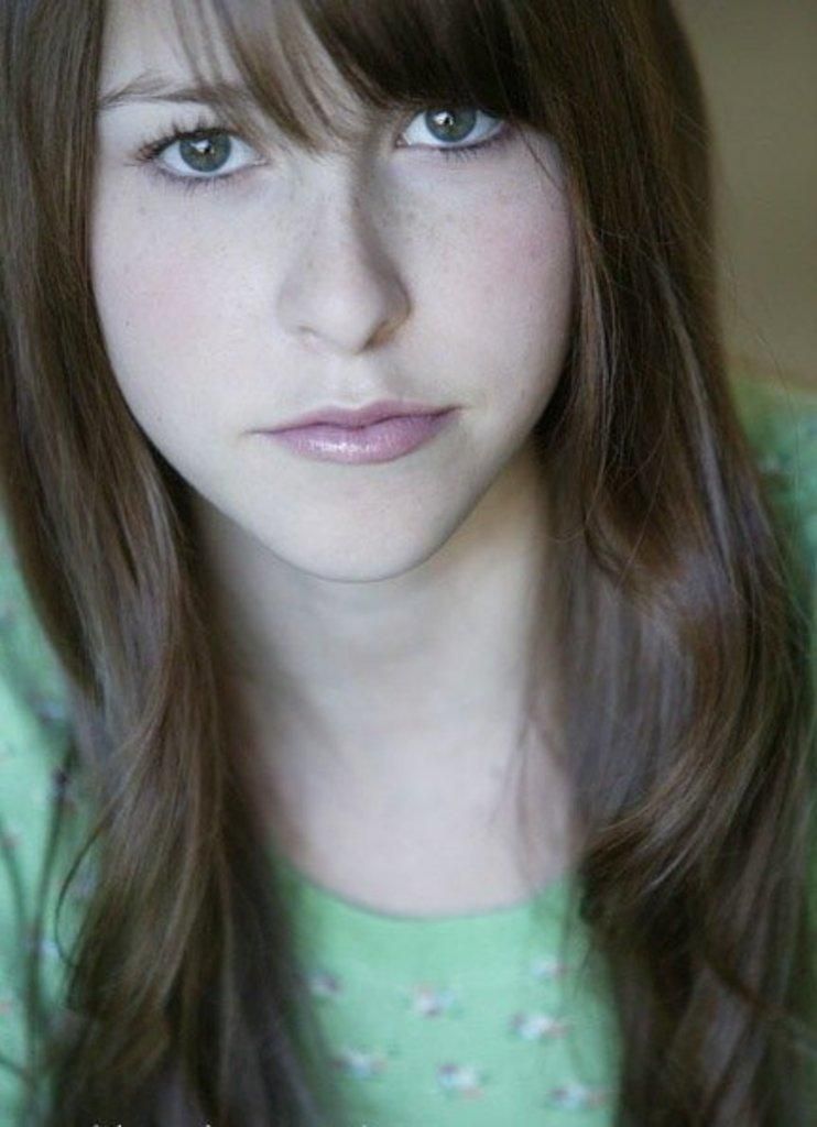 Eden Sher Sexy and Hottest Photos , Latest Pics