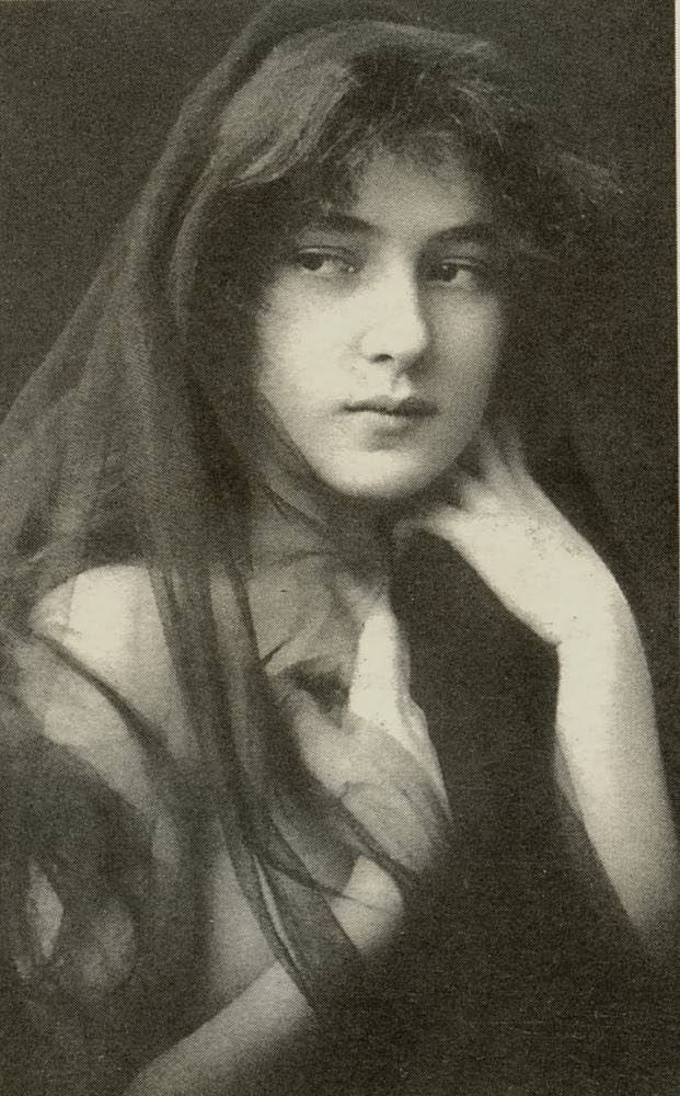 Evelyn Nesbit Sexy and Hottest Photos , Latest Pics