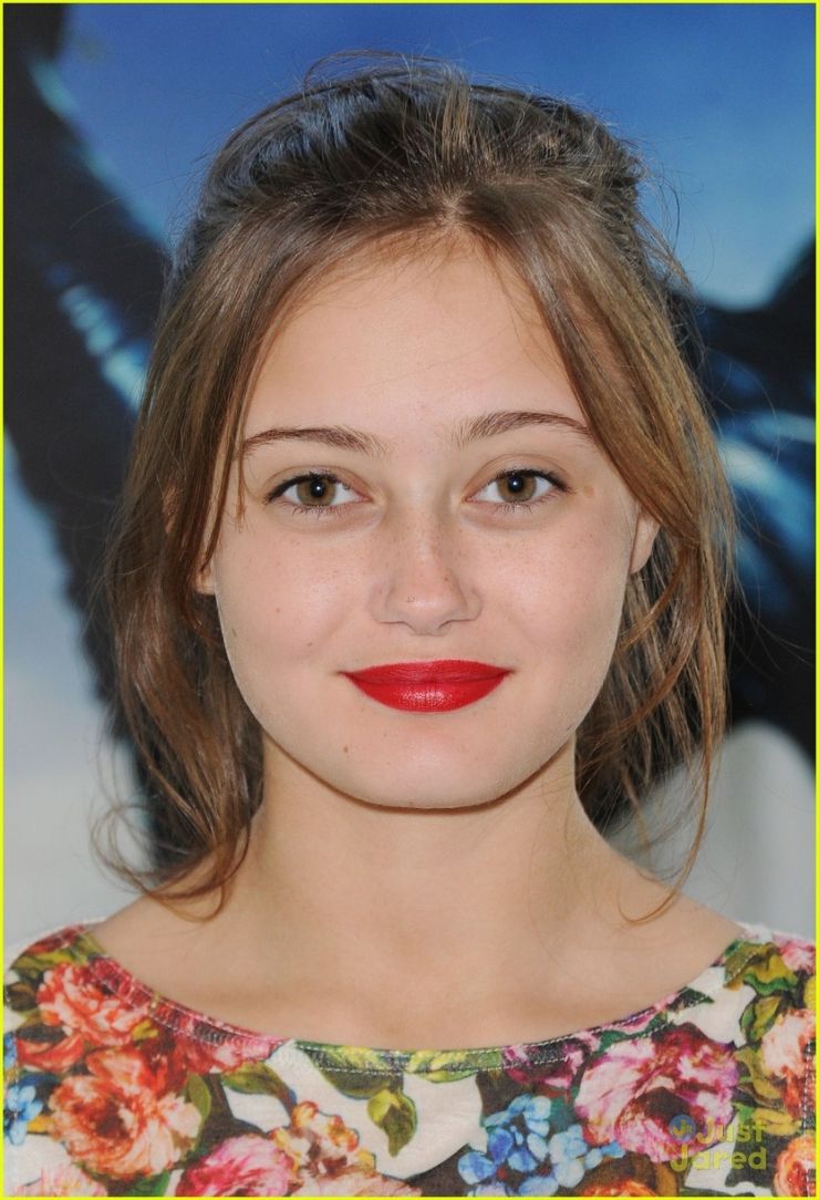 Ella Purnell Sexy and Hottest Photos , Latest Pics