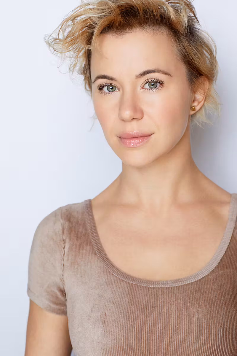 Julia Ubrankovics  Photoshoot