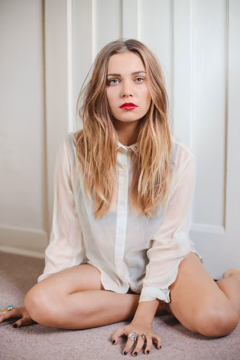 Marny Kennedy  Photoshoot