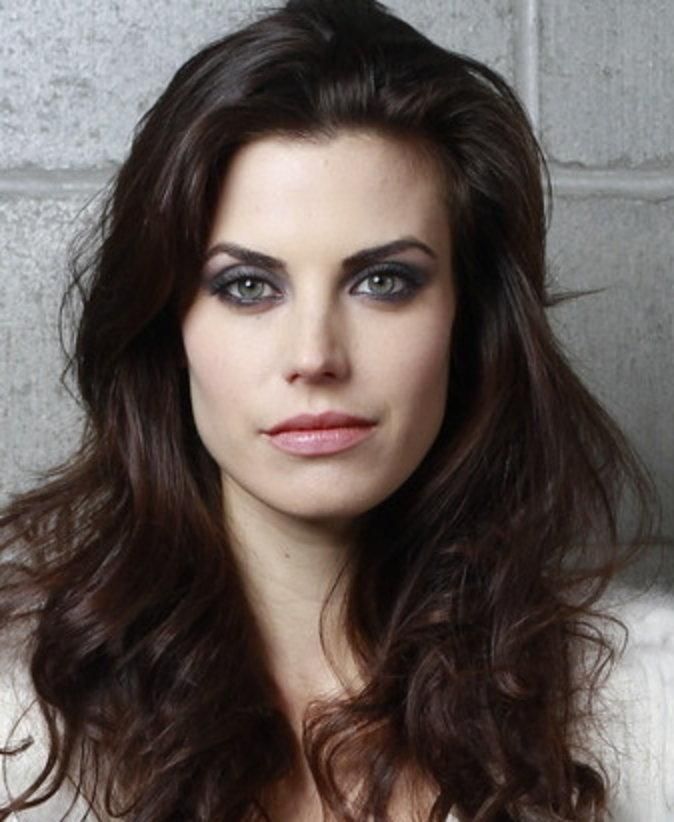 Meghan Ory Sexy and Hottest Photos , Latest Pics