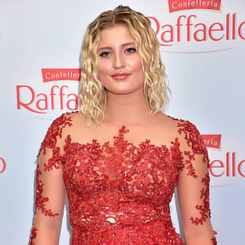 Luna Schweiger  Photoshoot