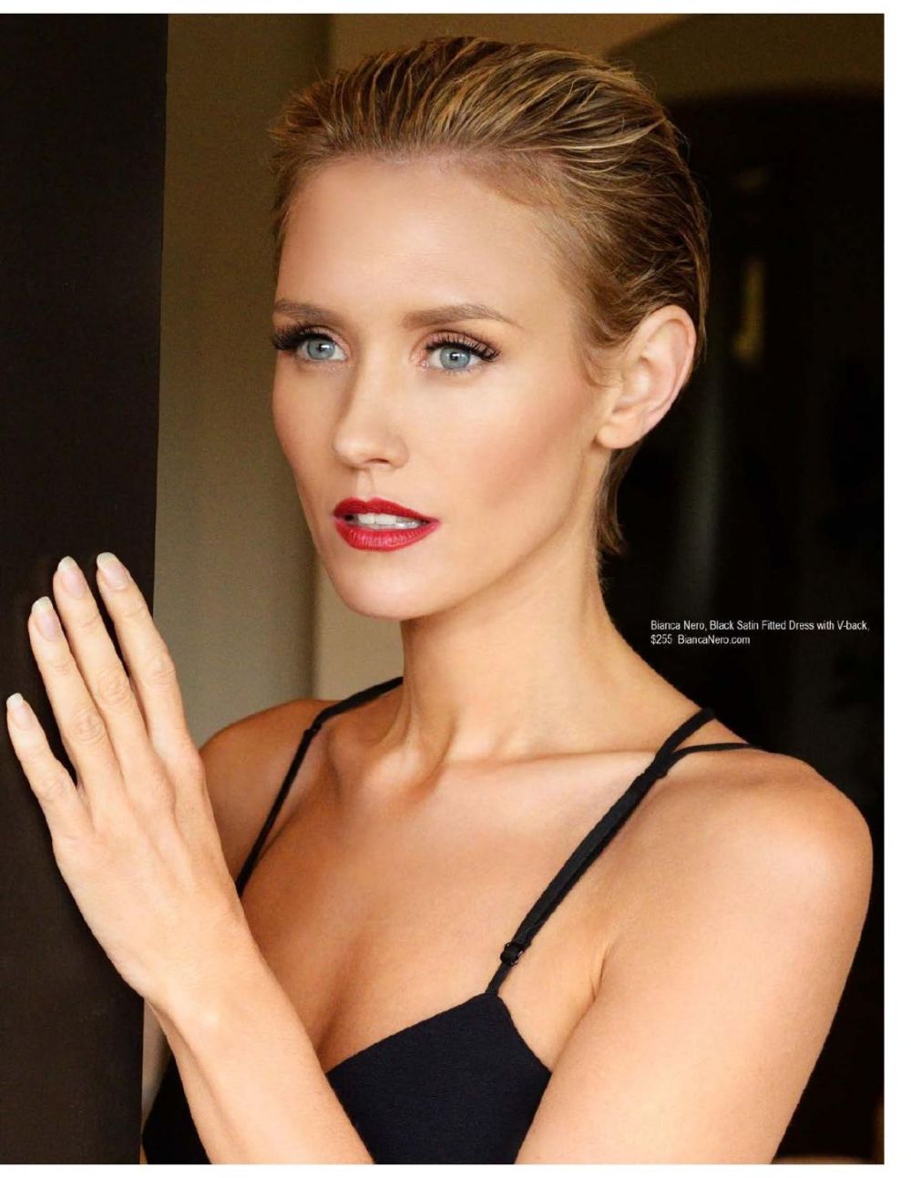 Nicky Whelan Sexy and Hottest Photos , Latest Pics