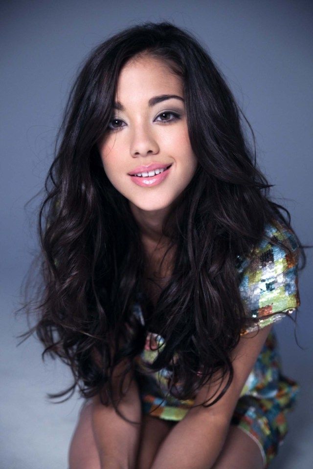Seychelle Gabriel Sexy and Hottest Photos , Latest Pics
