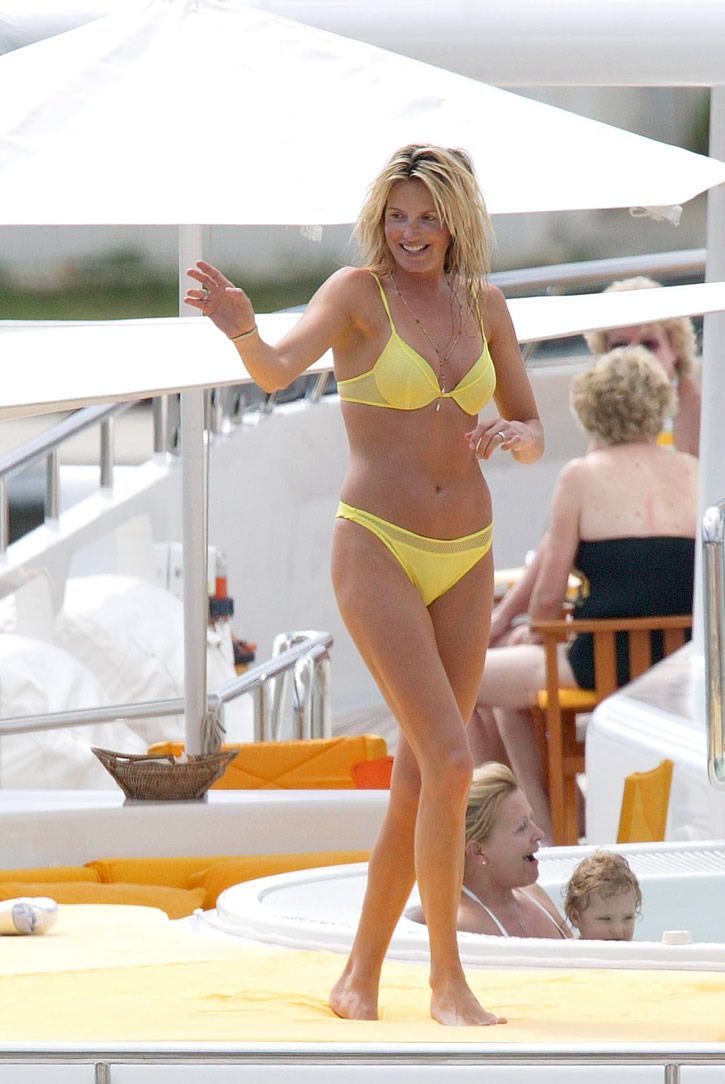 Penny Lancaster Sexy and Hottest Photos , Latest Pics