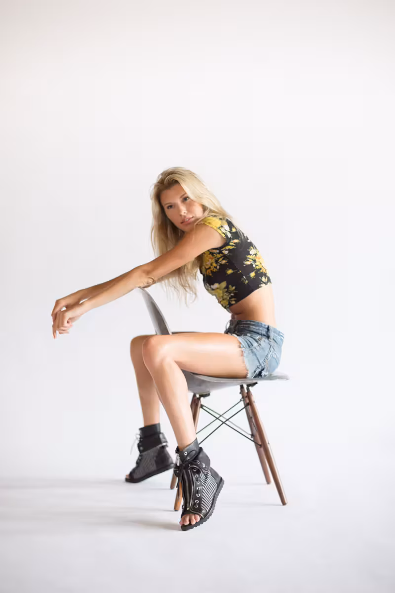 Sharon Hinnendael  Photoshoot