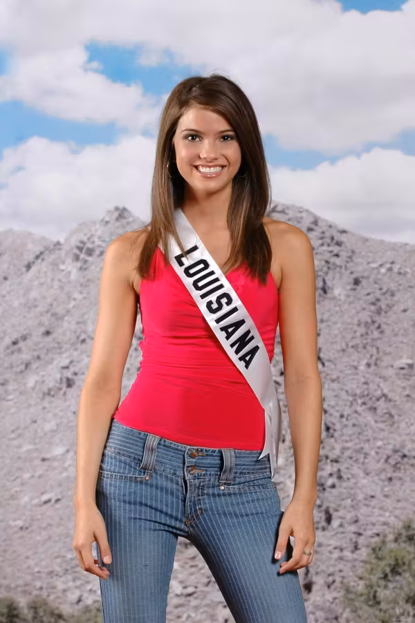 Shelley Hennig  Photoshoot