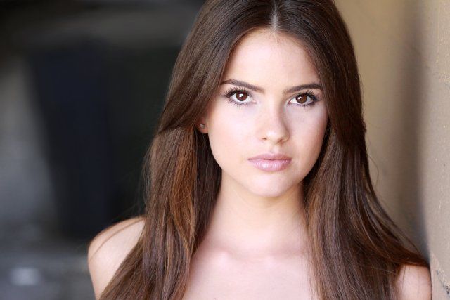 Shelley Hennig Sexy and Hottest Photos , Latest Pics