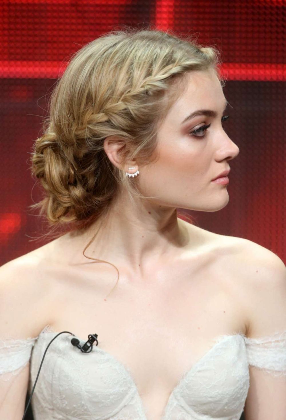 Skyler Samuels Sexy and Hottest Photos , Latest Pics