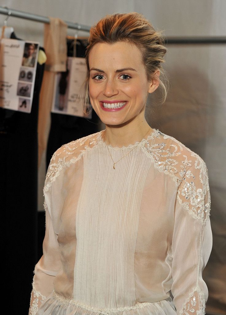 Taylor Schilling Sexy and Hottest Photos , Latest Pics