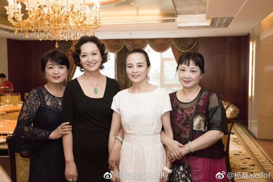 Ze-hong Hu  Photoshoot