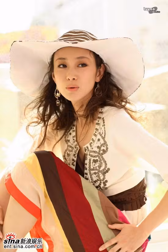 Xiaoyan Dong  Photoshoot
