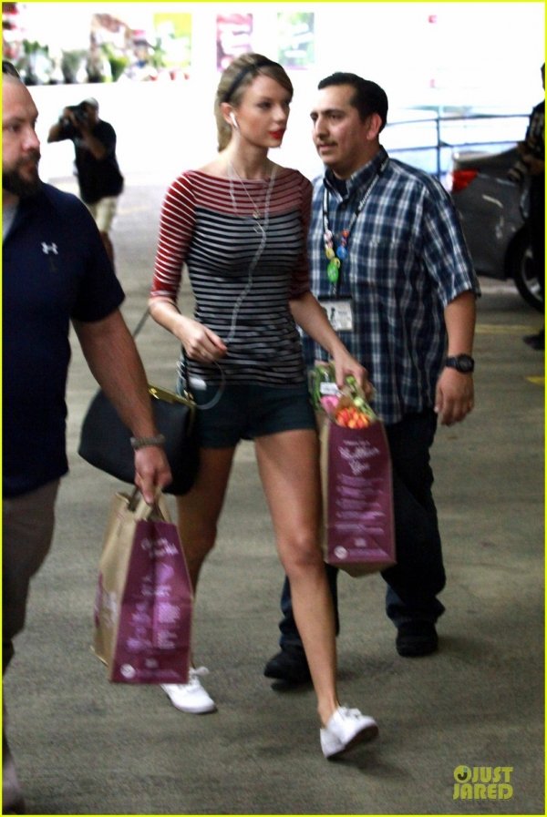 Taylor Swift  Photoshoot