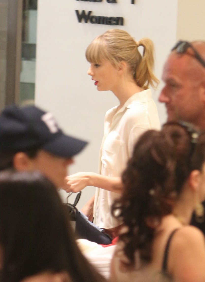 Taylor Swift  Photoshoot