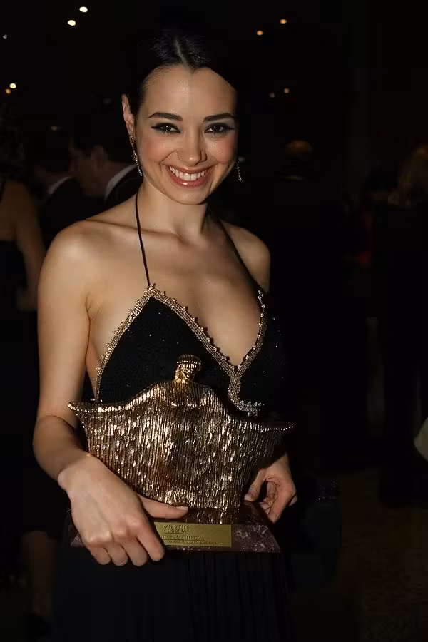 Özgü Namal  Photoshoot