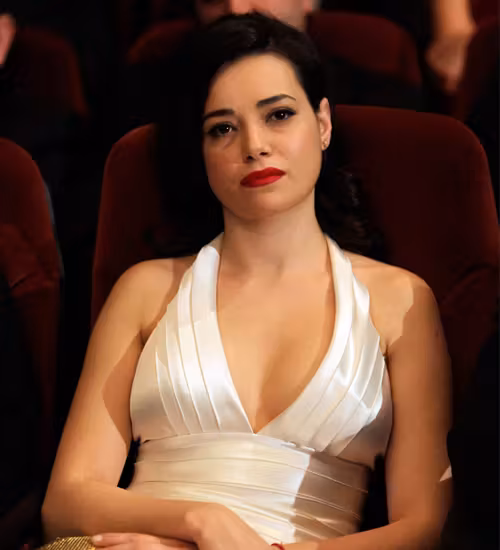 Özgü Namal  Photoshoot